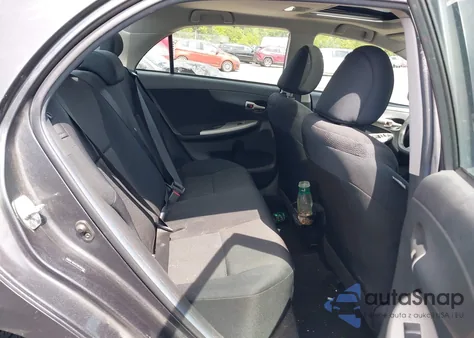 2011 Toyota Corolla S z USA, uszkodzony, nr VIN 2T1BU4EE5BC582243